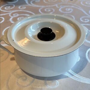 Dansk Designs France IHQ vintage enamel pot